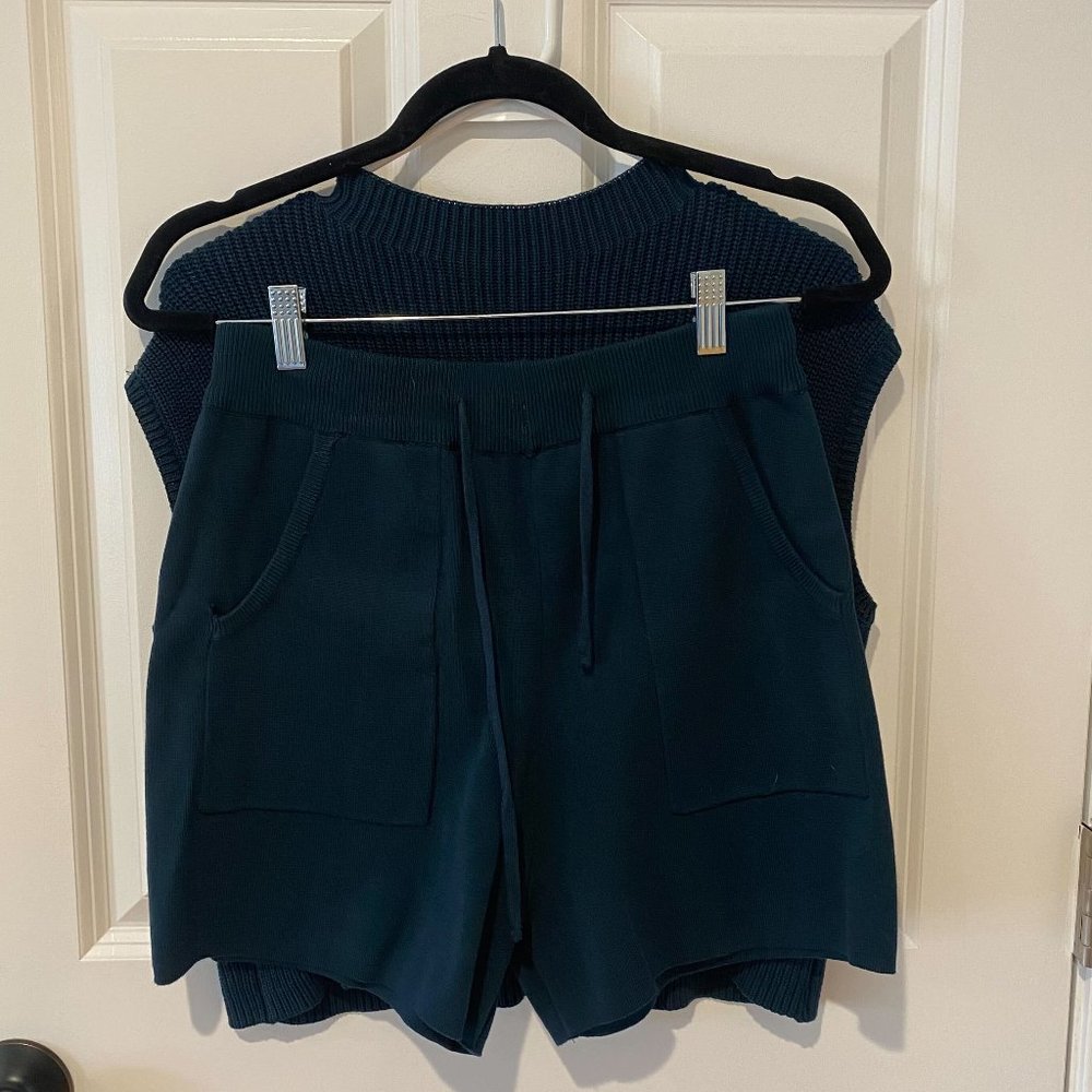 Green Two Piece Shirt and Short Sleeve Sweater Set -‎ Size Medium